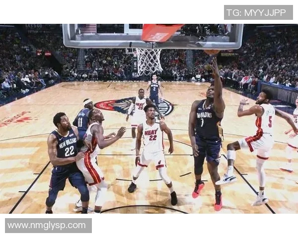 篮网与绿军圣诞大战精彩回顾球迷热情高涨赛场氛围火爆